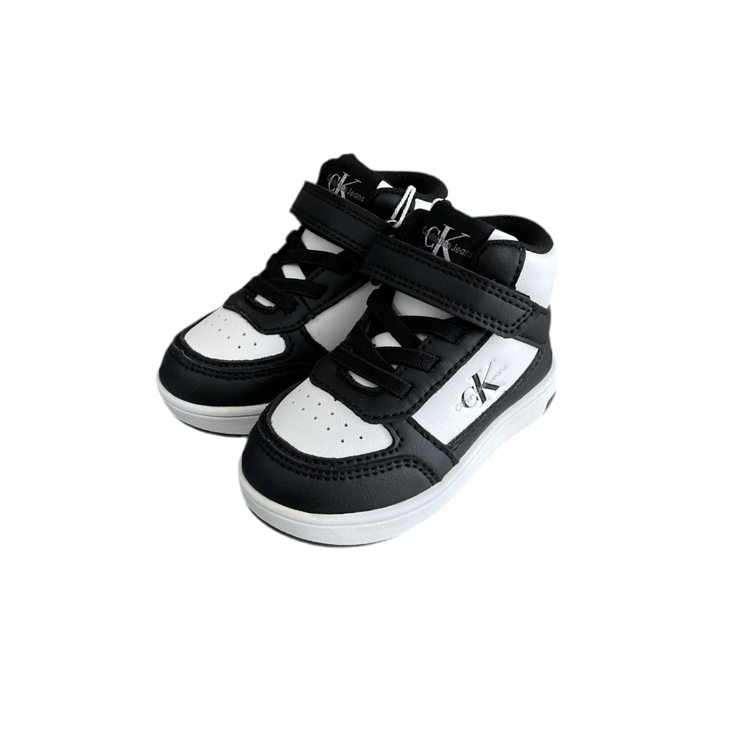 Sneakers bimbo alta bianca e nera con strappo e lacci, logo laterale visibile