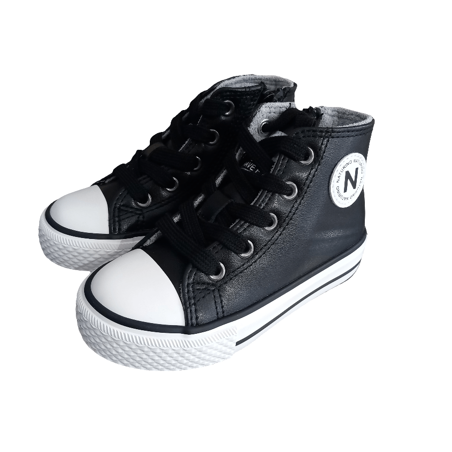 Sneakers alte nere bambino in pelle con suola bianca e punta rinforzata, lacci neri