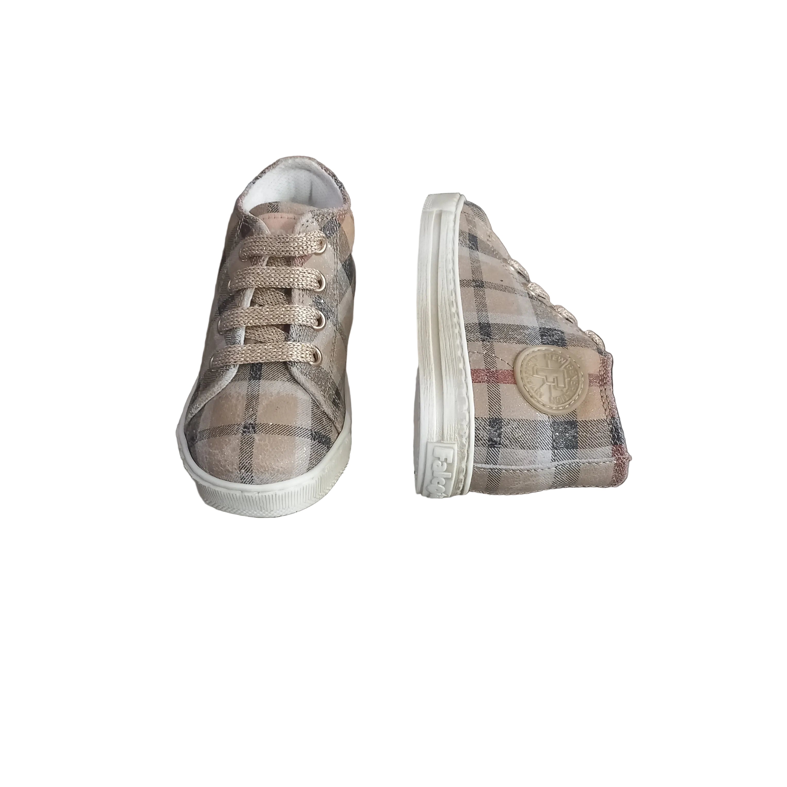 Falcotto Magic Scots scarpe primi passi bambino vista laterale con suola flessibile antiscivolo e tomaia in pelle premium
