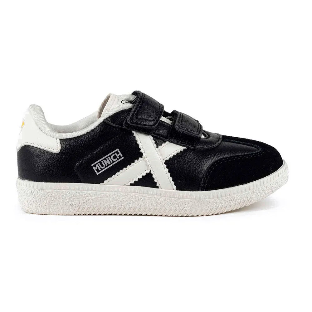 Dettaglio laterale sneakers Munich Mini Astro Velcro con logo e suola rinforzata