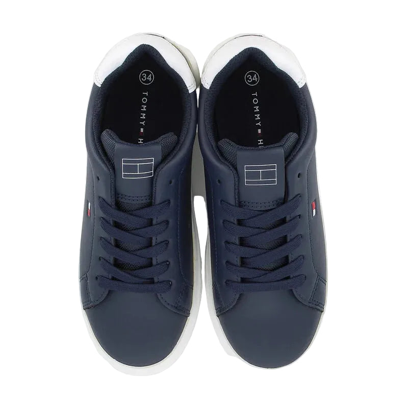 Dettaglio sneaker Tommy Hilfiger bambino - chiusura lacci 