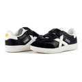 Sneakers Munich Mini Astro Velcro bambino nere con chiusura a strappo e dettagli bianchi 